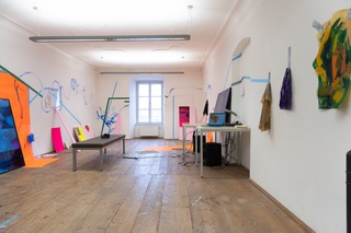 ‚Reality.‘, 2024
wall installation, mixed materials, painting, prints, video & sound
Exhibition: Open Studios during the fellowship at Atelierhaus Salzamt Linz in cooperation with the European Art Forum Upper Bavaria, Linz, 2024