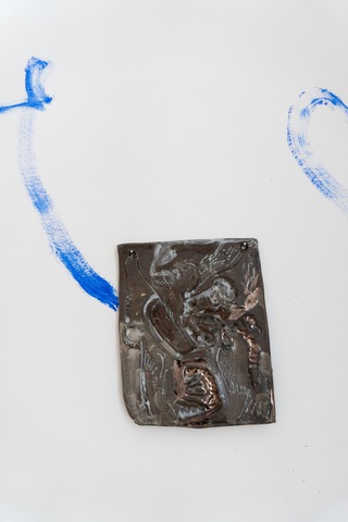 Series „shadow“ (test), 2024, relief and glaze on ceramics, 32 x 26 cm -
respond to wall painting